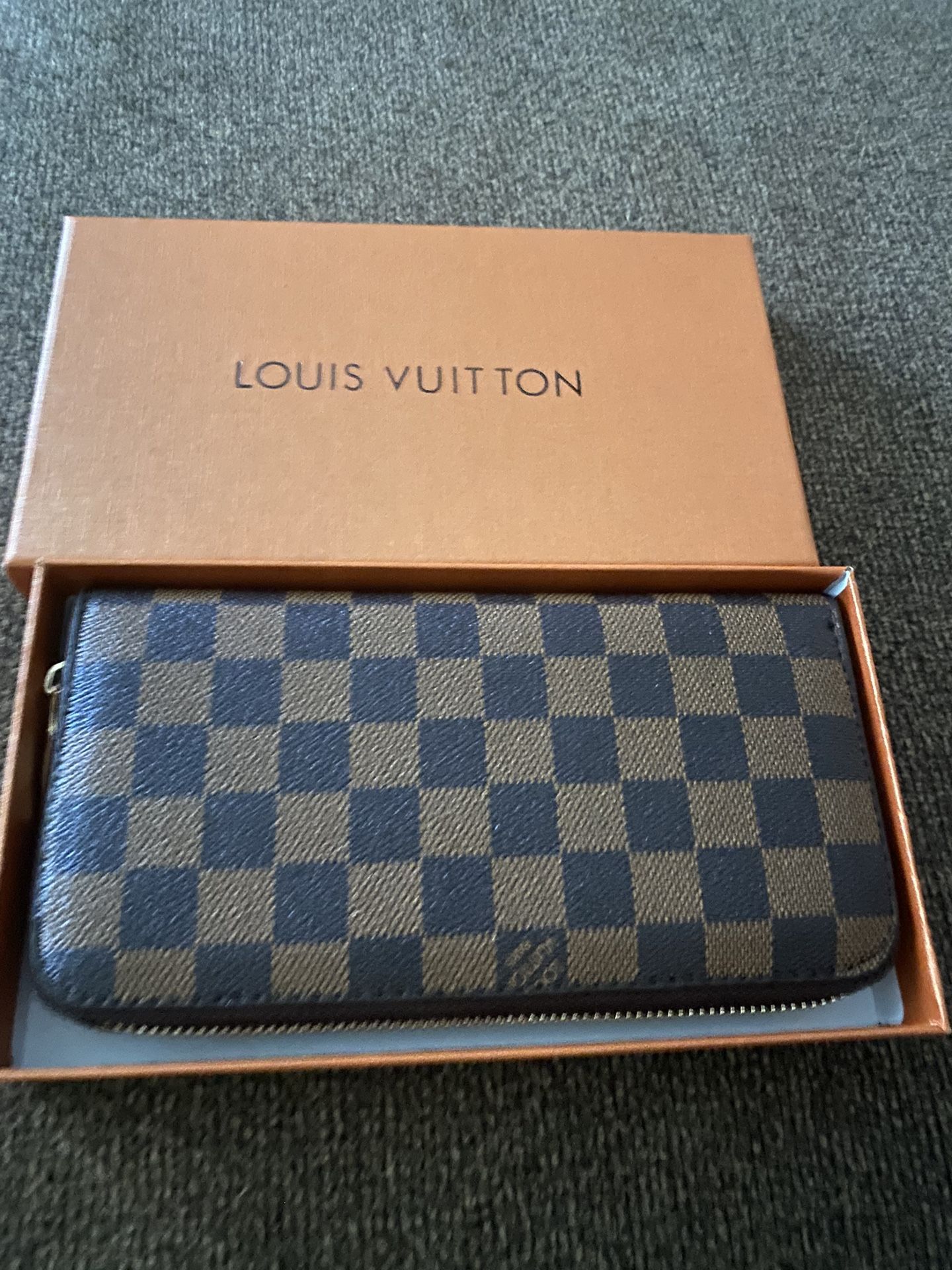 Louis Vuitton Wallet for Sale in Glendale, AZ OfferUp