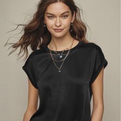 New Women’s size, large, black relaxed, rolled sleeve top. I sell AVON and wrong item was sent. so this is brand new never worn or tried on too late t