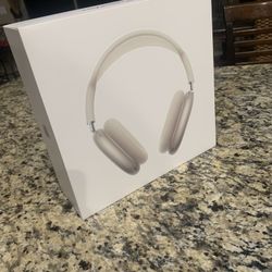 AirPod Maxes 