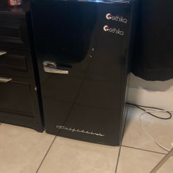 mini fridge 