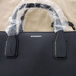 Burberry Banner - Wide Shoulder Strap Tote; BRAND NEW, NEVER BEEN USED