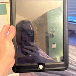 Apple iPad 6th Generation 32 gb