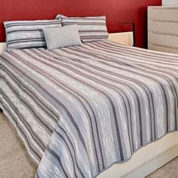 Queen bed frame and two matching nightstands Denmark 