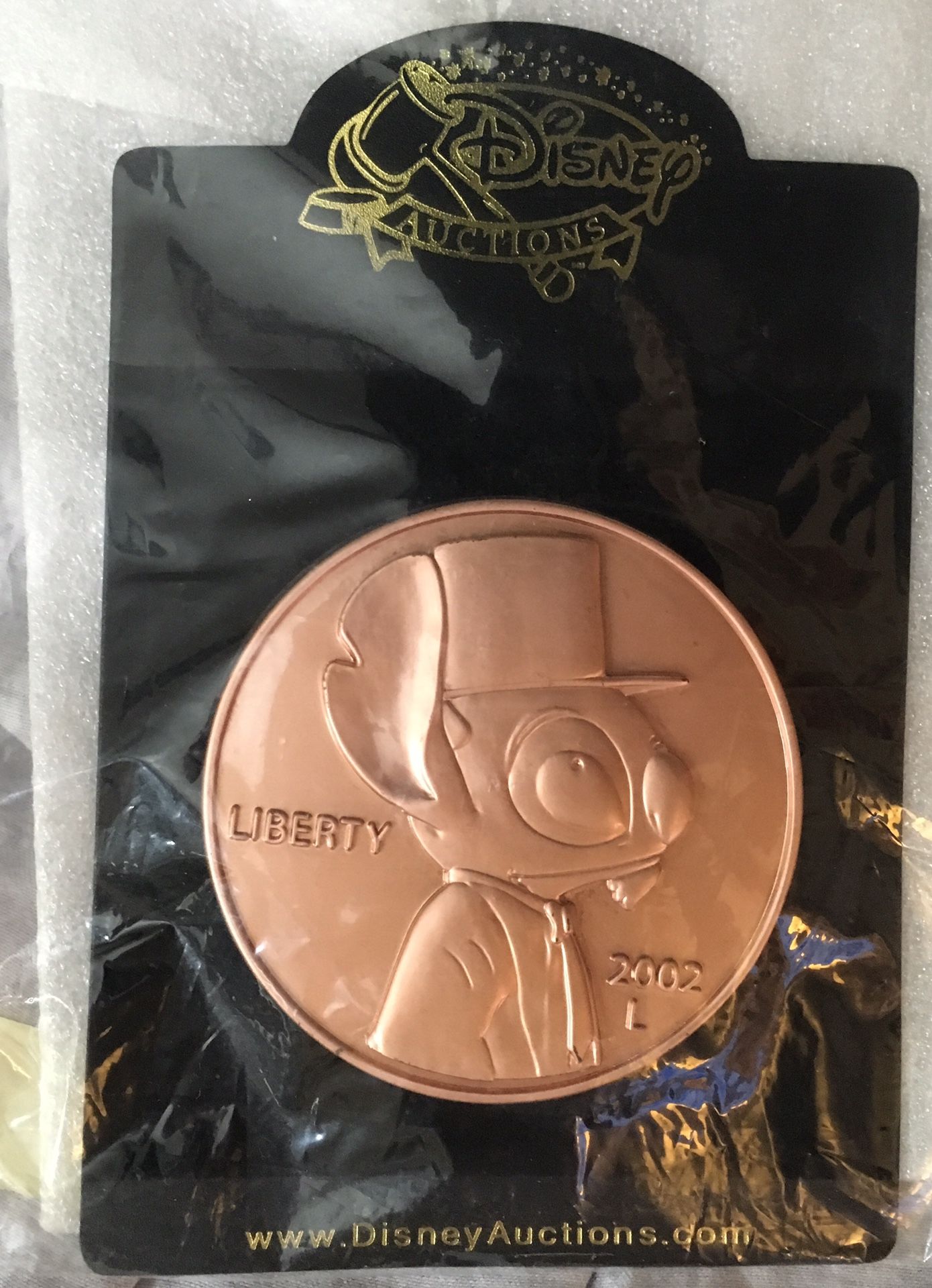 Disney Auctions Stitch as Abraham Lincoln Jumbo pin