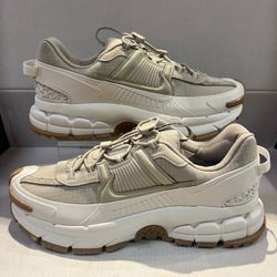 NIKE VOMERO ROAM ZOOM “SUMMIT WHITE”