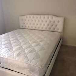 Queen Bed With Bamboo Mattress 