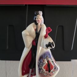 2008 Disney Villains Cruella DeVil Figurine Bradford Edition