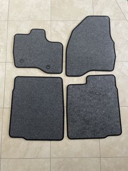 Ford Explorer 2011 - 2015 Carpet Floor Mats In Charcoal