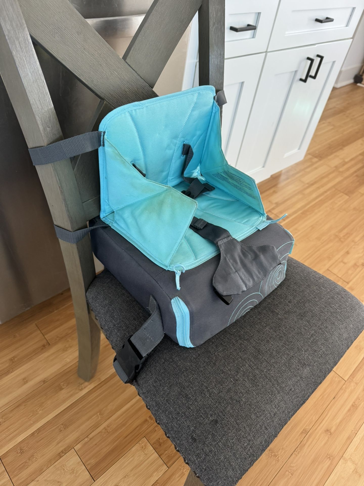 Munchkin Travel Booster Seat (Folds into Bag)