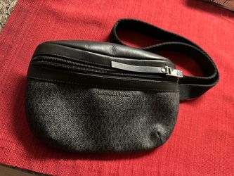 black Michael Kors belt bag/waist pack/ fanny pack