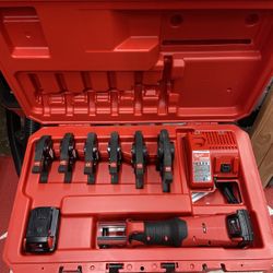 Milwaukee 2922-22 - M18 Force Logic Press Tool with ONE KEY with 1/2”-2” Copper Jaw Set 