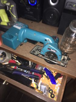 Mikita saw and charger