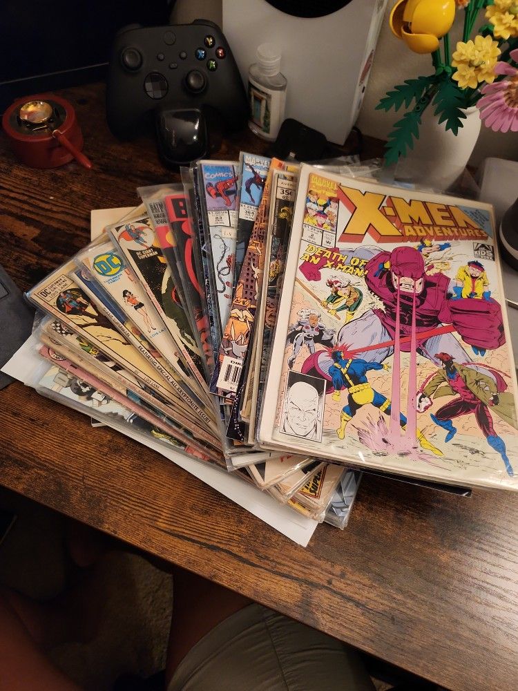Lot Of 25 COMICS - DC, MARVEL, AND MORE