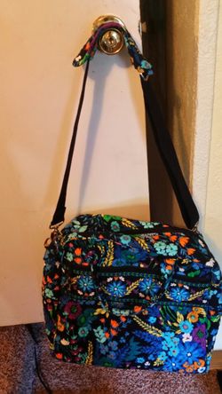VERA BRADLEY DUFFEL TOTE. SOLD