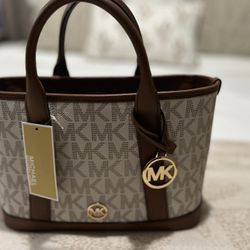 New With Tags Authentic Michael Kors Purse 