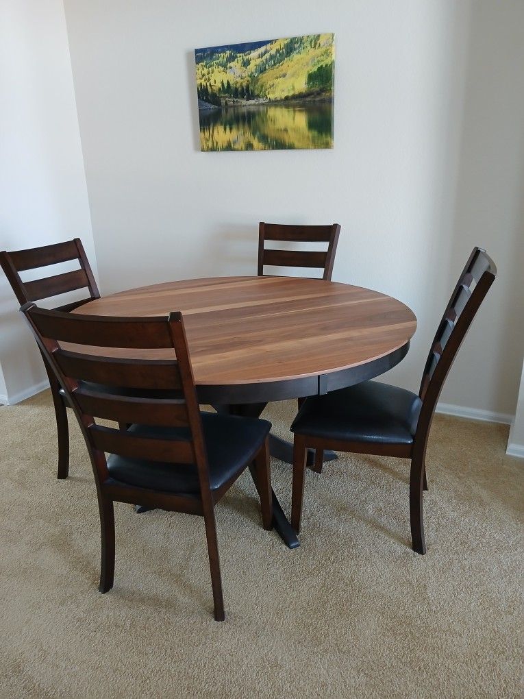 Round Table And 4 Chairs
