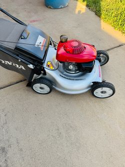 Lawnmower( Honda) self propelled