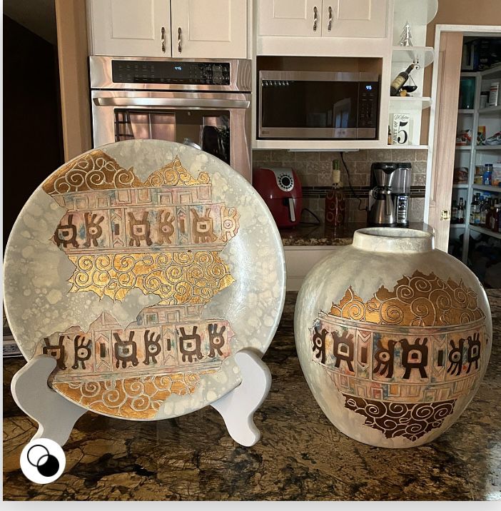 Beautiful plate and Vase for sale