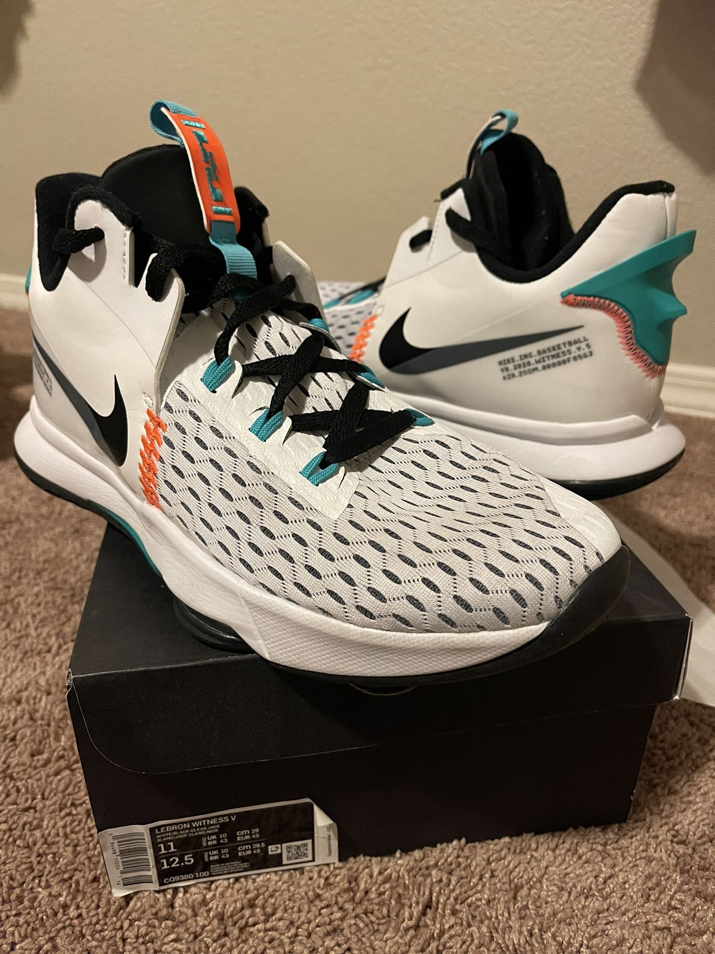 Lebron Witness  Size 11 M
