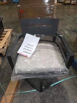 Outdoor Patio Swivel Chairs x2