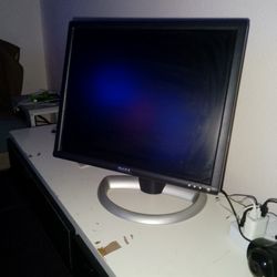 Price Reduced!! Dell 1901FP. Gaming Monitor