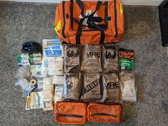 Emergency Bag - Medical And MREs
