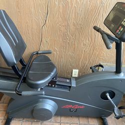 Life Cycle R7 recumbent exercise bike