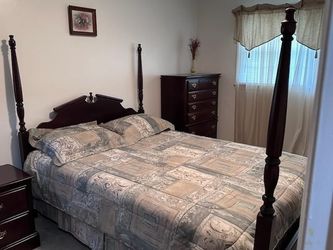 5 Piece Queen Bedroom Suite