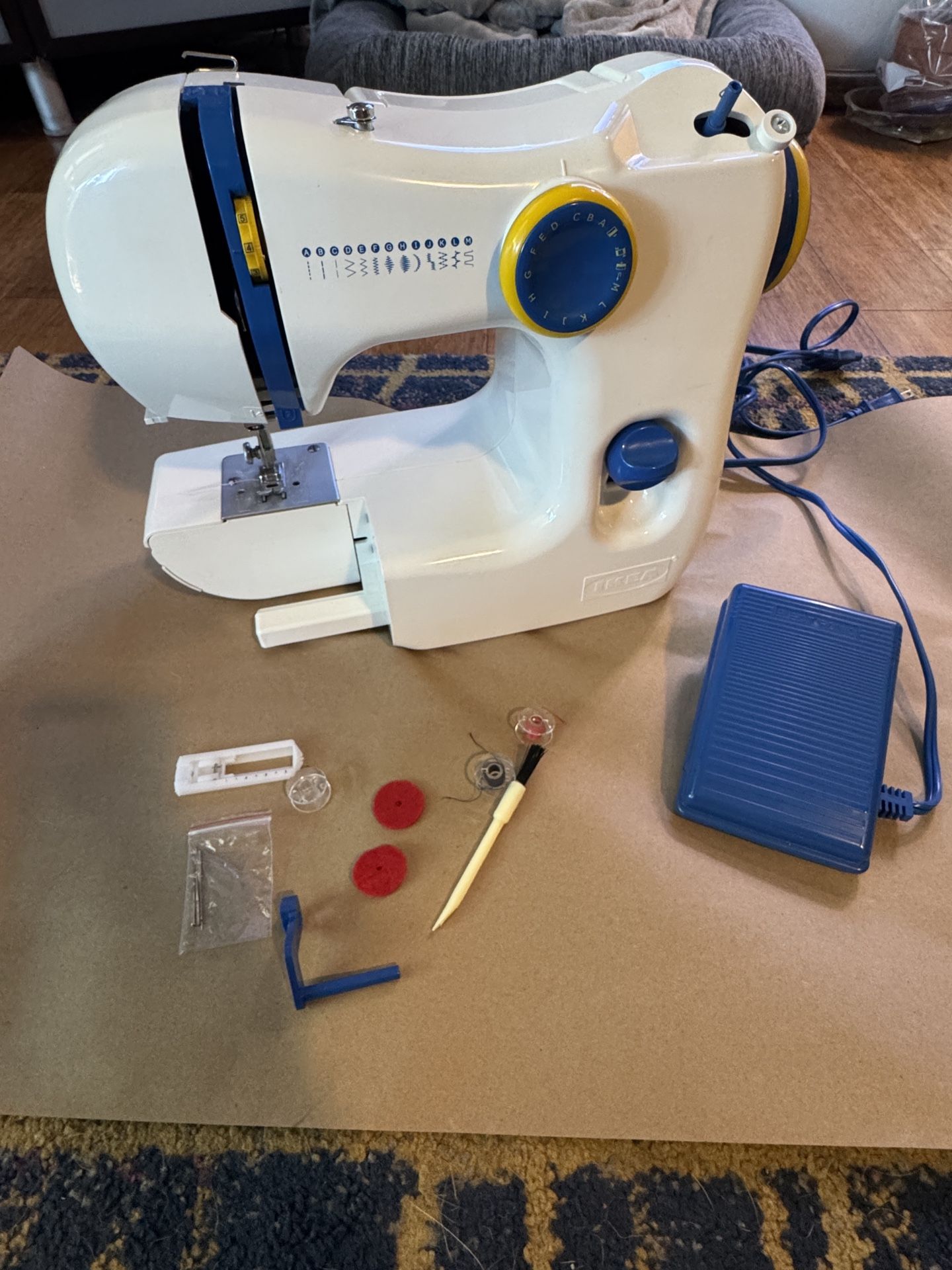 IKEA SY Sewing Machine – Foot Pedal, Accessories, Manual Included