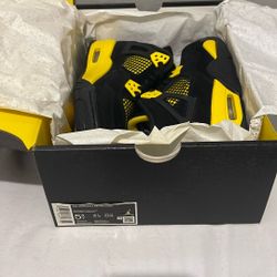 Jordan 4 Thunder Gs Size 5.5 