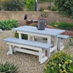 Outdoor Picnic Bench set, freshing painted, Adding one more coat soon. Good Condition