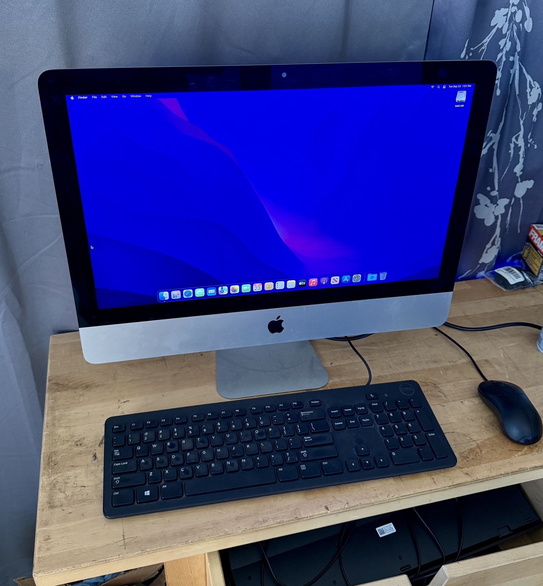 Apple 21.5” iMac All-in-One Computer | 16GB Memory | Intel i5 Quad-Core | 1 TB SSD