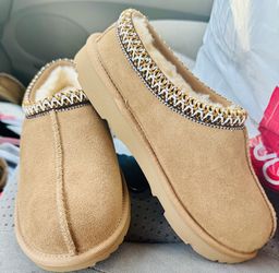 Kids Uggs-Tasman II Slipper BRAND NEW SIZE 2