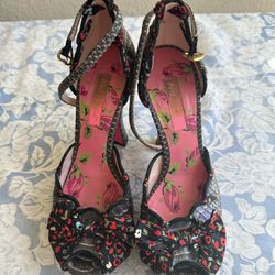 Betsey Johnson Size 7 Heels