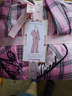 Victoria’s Secret Fleece Long Pajama Set – Size Medium