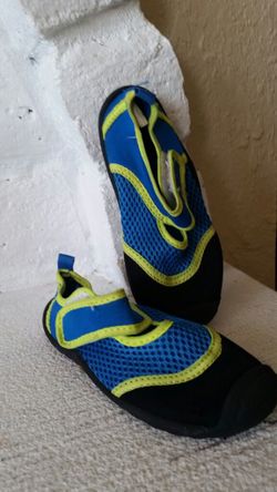 Boys Water shoes size 8