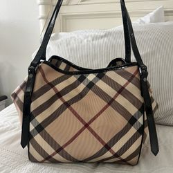 Burberry Large Purse ❤️