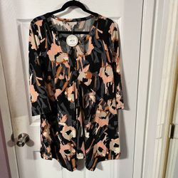 Women’s Size 16 Tunic Length Top with pretty key hole design.  See pictures.  Sleeves are 3/4 length.  Brand new with tags.  Brand Zim & Zoe. 