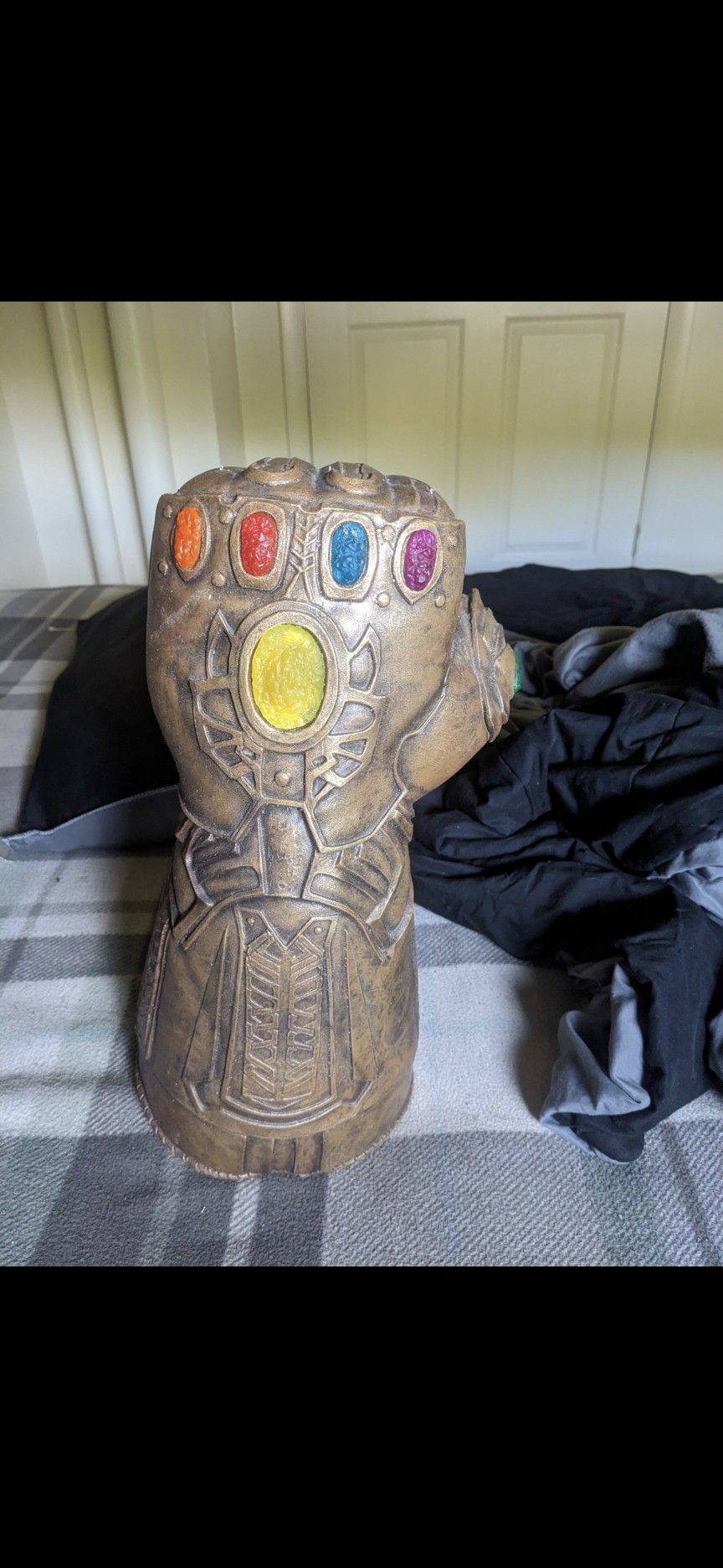 Adults Deluxe Avengers Infinity War Infinity Gauntlet Thanos Costume Accessory