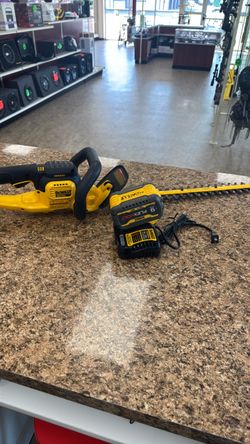 Lawn and garden hedge trimmer Dewalt dcht820