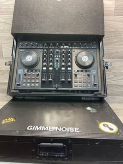 A1 Hawk – Traktor Kontrol S4 DJ Controller (A1D017158) – w/ Odyssey Case