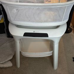 4 Moms Bassinet 