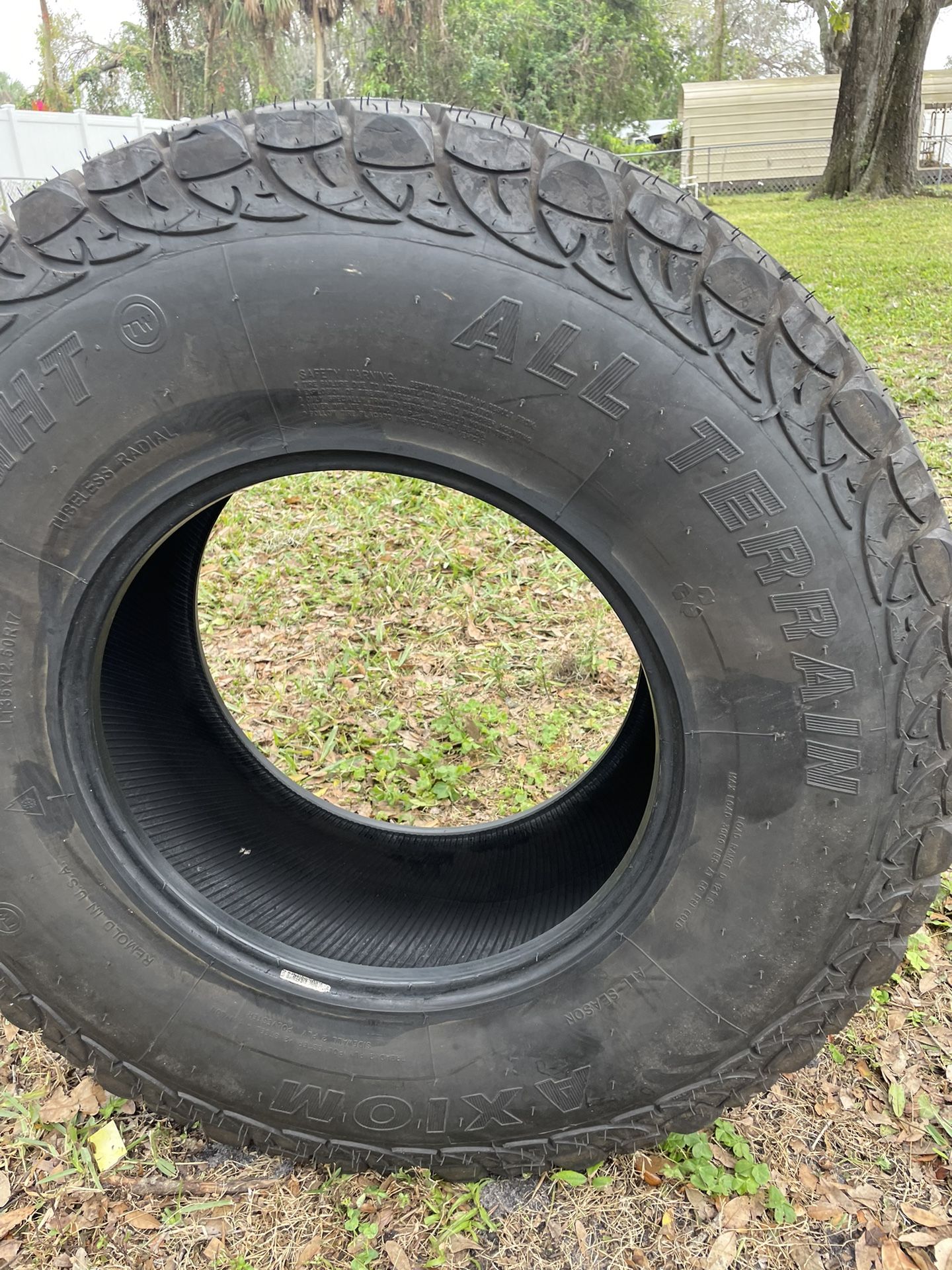35x12.5R17 A/T