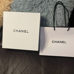Bolsa Y Caja Chanel como Nuevas 