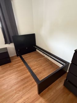 Five twin beds for sale
