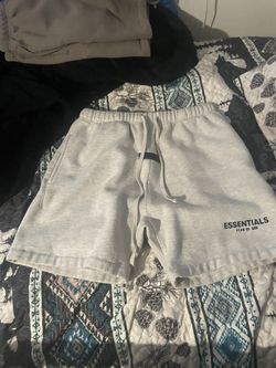 ESSENTIALS SHORTS (white)