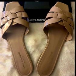 YSL Tribute Flat Sandals In Patent Leather 