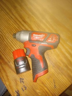 Milwaukee impact drill with 1 battery