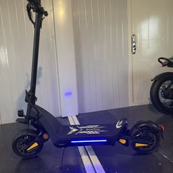 Dual-motor dual-battery high-speed electric scooter