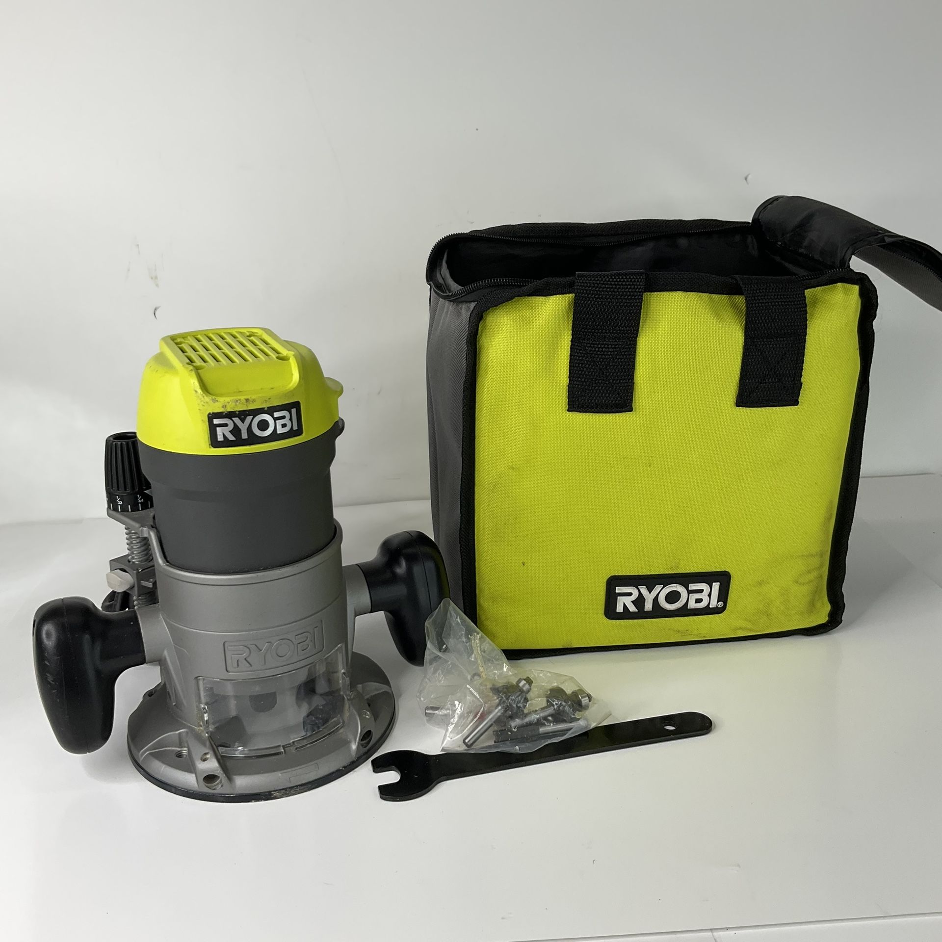 Ryobi Amp 1-1/2 Peak HP Fixed Base Corded Router W/Bag